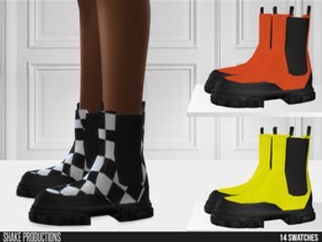 723 - Boots
